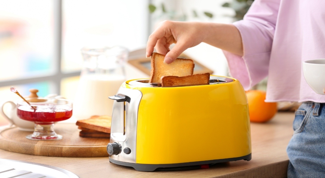 Bean ag baint tósta as tóstaer.